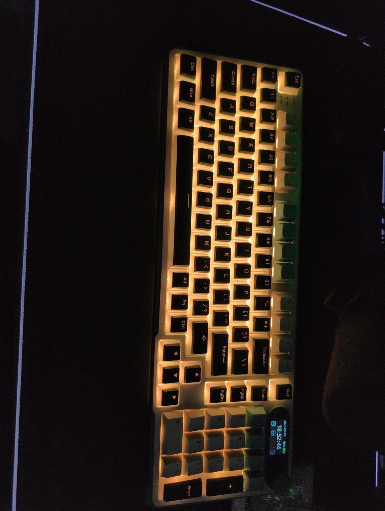 RK ROYAL KLUDGE S98 Mechanical Keyboard w/Smart Display & Knob, Top Mount 96% Wireless Mechanical Keyboard BT/2.4G/USB-C, Hot Swappable, Software Support, Creamy Sounding, 98 Keys - Customer Photo 2