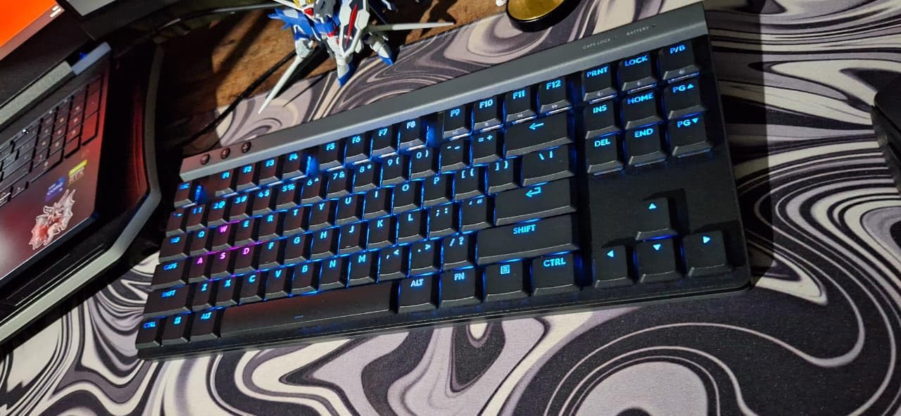 Logitech G515 Lightspeed TKL Low Profile Wireless Gaming Keyboard, LIGHTSYNC RGB, Thin Tenkeyless Design, Double-Shot PBT Keycaps, Linear (Red) Mechanical Switches - White - Customer Photo 1