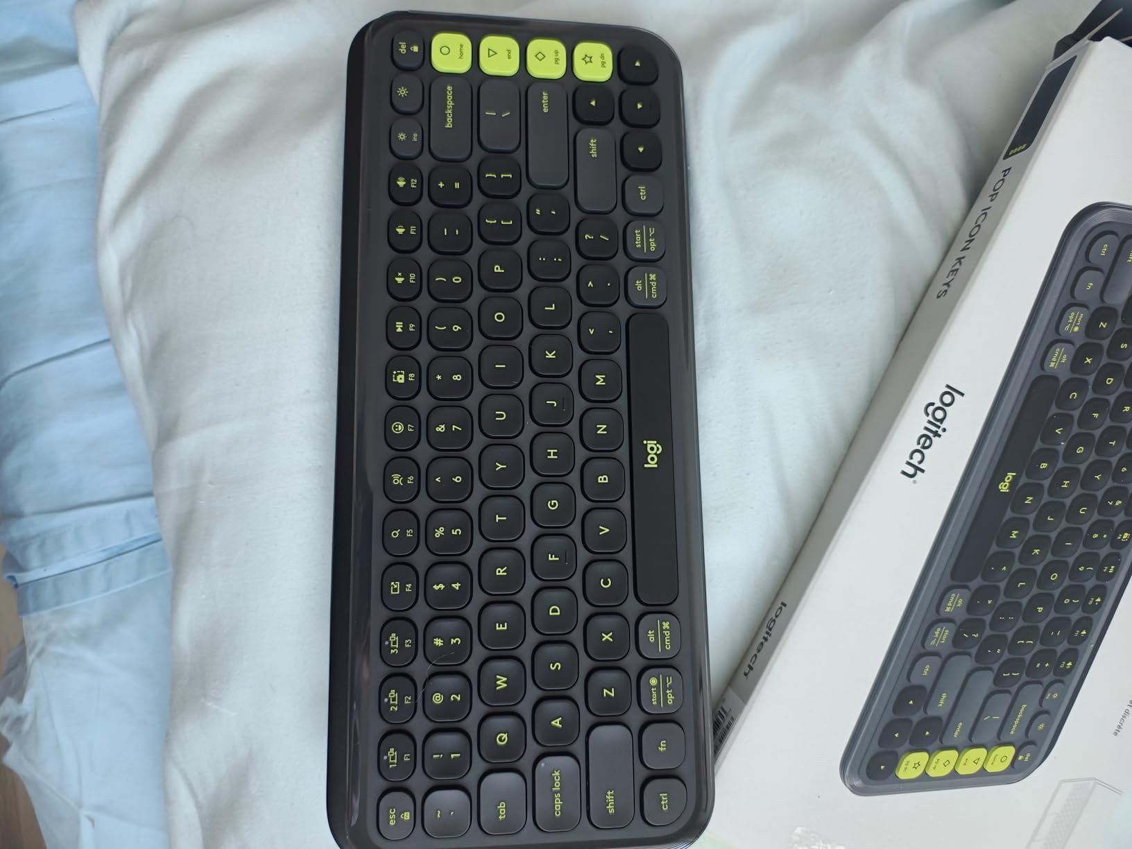 Logitech POP ICON Keys Wireless Bluetooth Keyboard, Comfortable Typing, Programmable Keys, Easy-Switch Between up to 3 Devices, for Laptop, Tablet, PC – Graphite and Green - Customer Photo 2