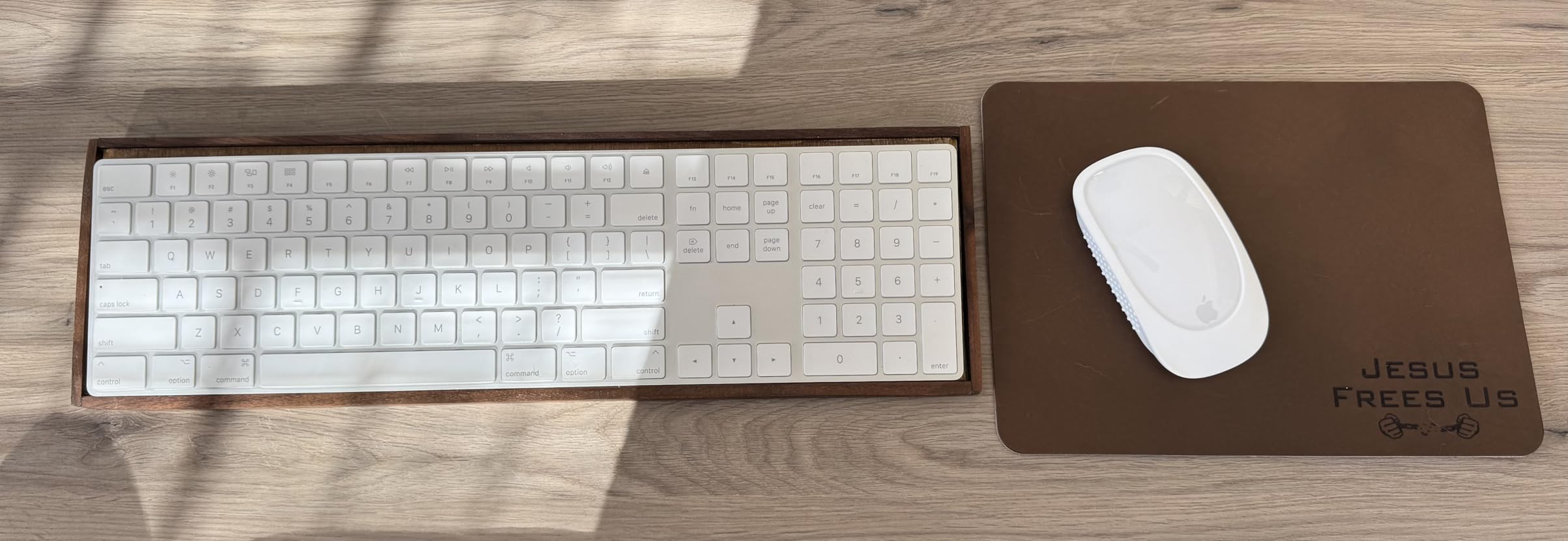 Apple Magic Keyboard with Numeric Keypad: Wireless, Bluetooth, Rechargeable. Works with Mac, iPad, or iPhone, US English - White - Customer Photo 1