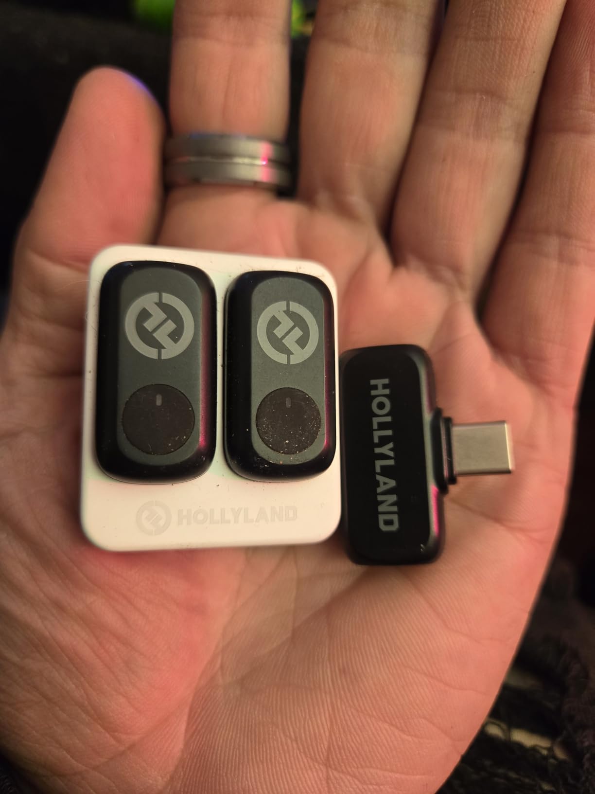 Hollyland Lark A1 Wireless Microphone for iPhone 17/16/15 & Android, 48kHz/24-bit, 3-Level Intelligent Noise Cancel, Magnetic Mini Mic for YouTube, Podcast, Vlogging (Black, 2TX + USB-C RX) - Customer Photo 1