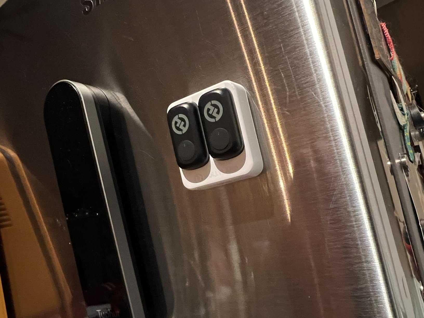 Hollyland Lark A1 Wireless Microphone for iPhone 17/16/15 & Android, 48kHz/24-bit, 3-Level Intelligent Noise Cancel, Magnetic Mini Mic for YouTube, Podcast, Vlogging (Black, 2TX + USB-C RX) - Customer Photo 2