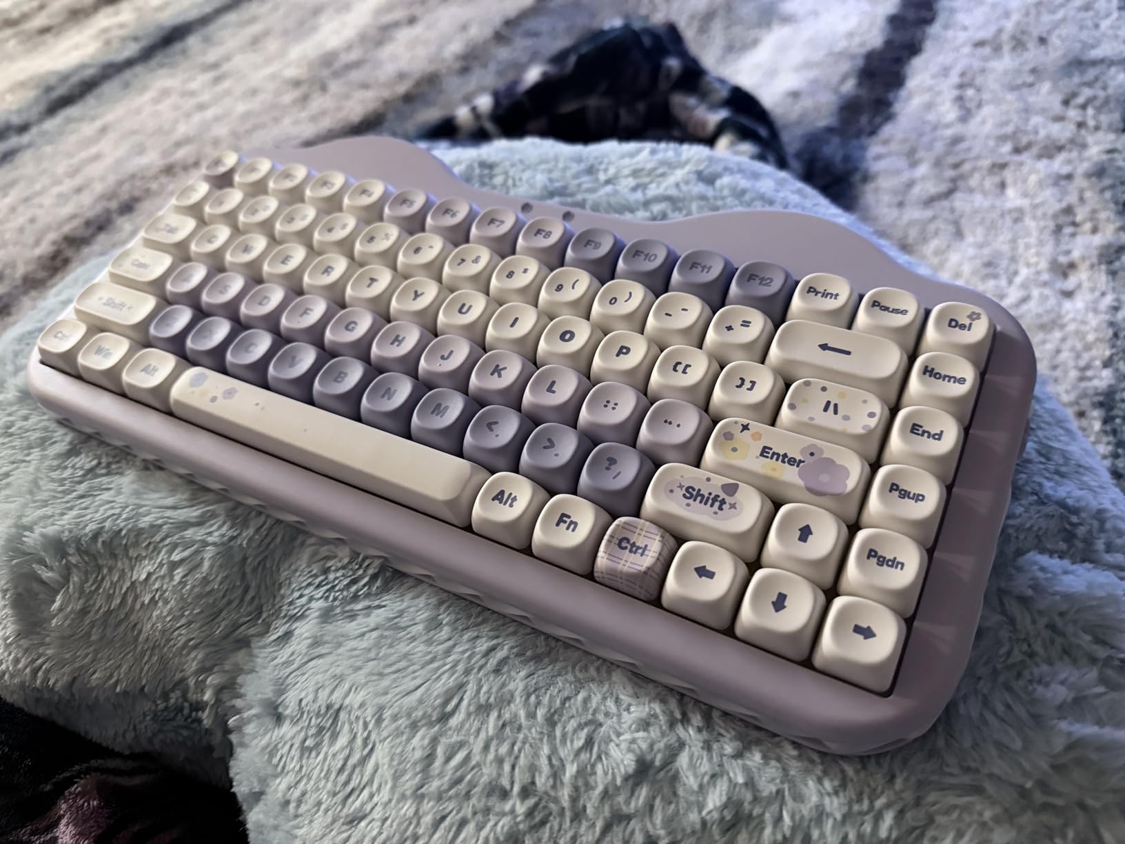 YUNZII C75 Wireless Mechanical Keyboard,75% Layout, Hot-Swappable NKRO,BT5.0/2.4G/USB-C Mode,Dye-Sub PBT MOA Keycaps,RGB Gasket Mount,Cute Cake Design for Mac/Win/Gaming (Pink, Candy Switch) - Customer Photo 2
