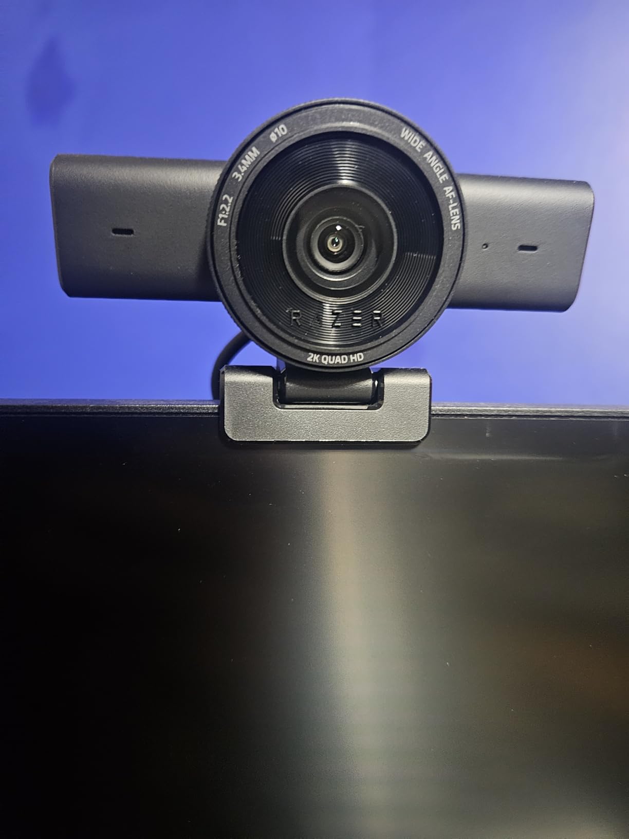 Razer Kiyo V2 X Streaming Webcam: 1440p 60 FPS - Auto Focus - Built-in Microphone - Wide Angle Lense - Integrated Privacy Shutter - Works with OBS, Xsplit, Streamlabs, Discord, Zoom, Teams - Black - Customer Photo 1