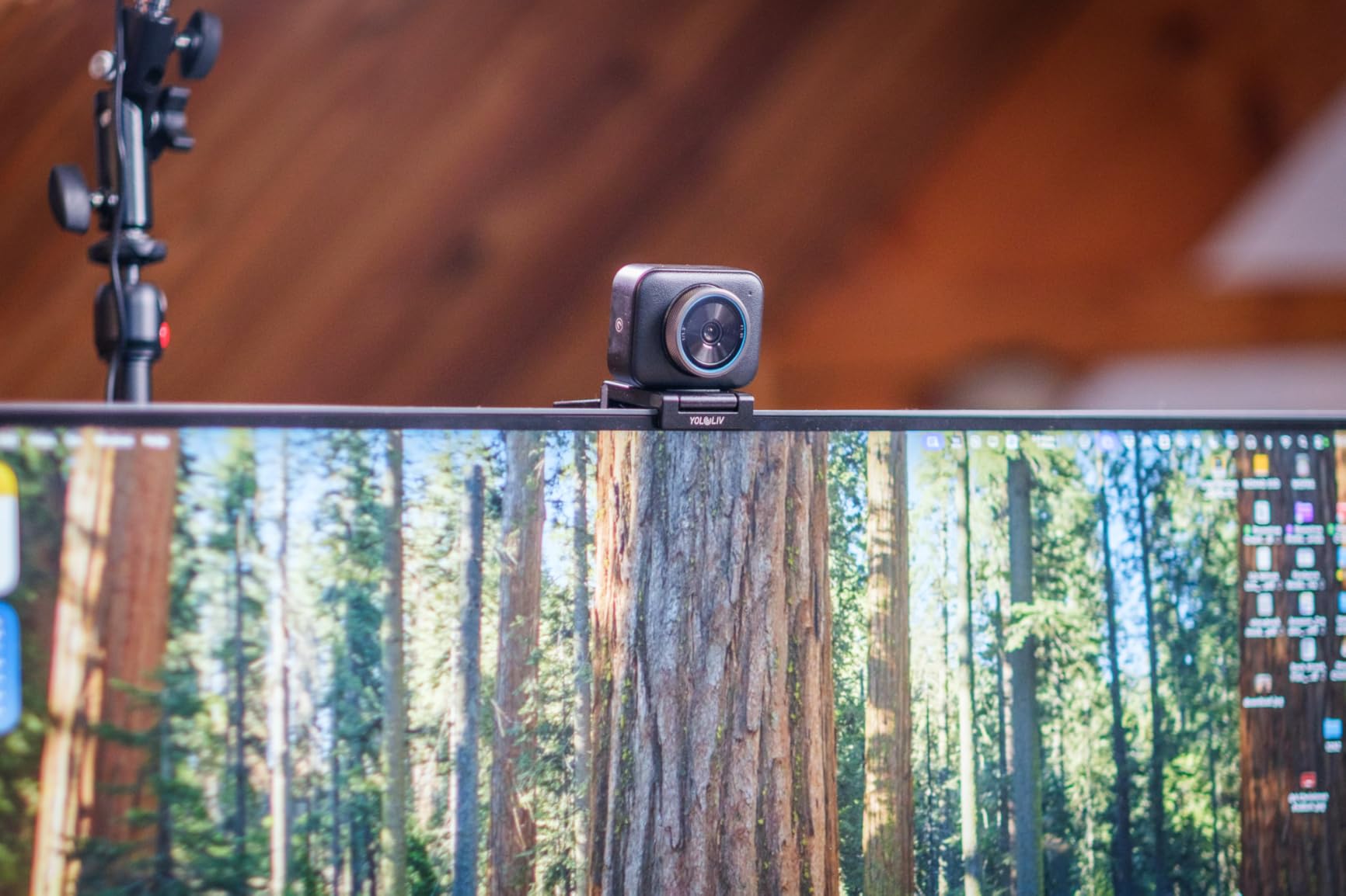 YOLOLIV YoloCam S3-4K Streaming Webcam, DSLR-Like Control, Cinematic Effects, 4X Zoom, HDR, Uncompressed Video, Optimized PD AutoFocus | USB-C for PC & Mac - Customer Photo 1